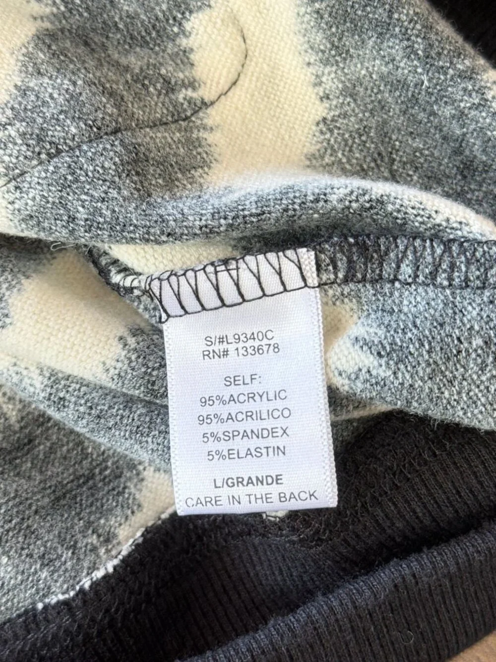Black & White Chevron Button-Up Cardigan Sweater By Love Tree Size Large